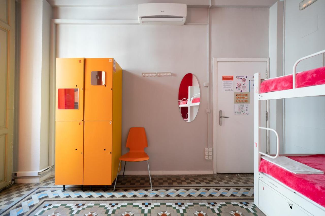 Red Nest Hostel Valencia Exterior photo