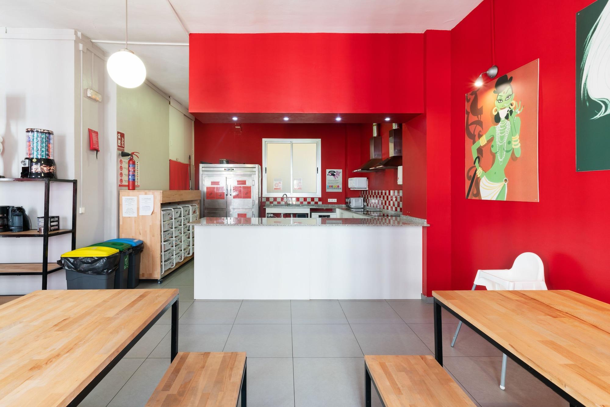 Red Nest Hostel Valencia Exterior photo