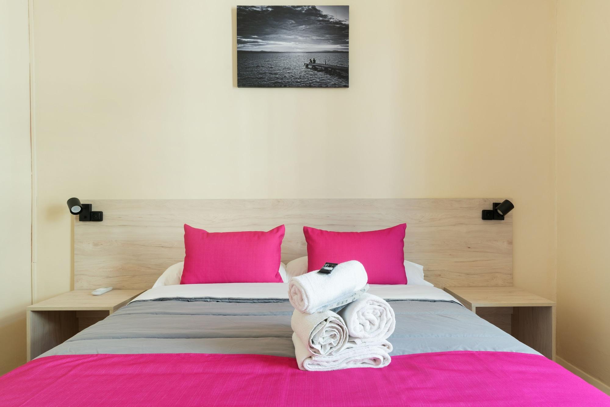 Red Nest Hostel Valencia Exterior photo