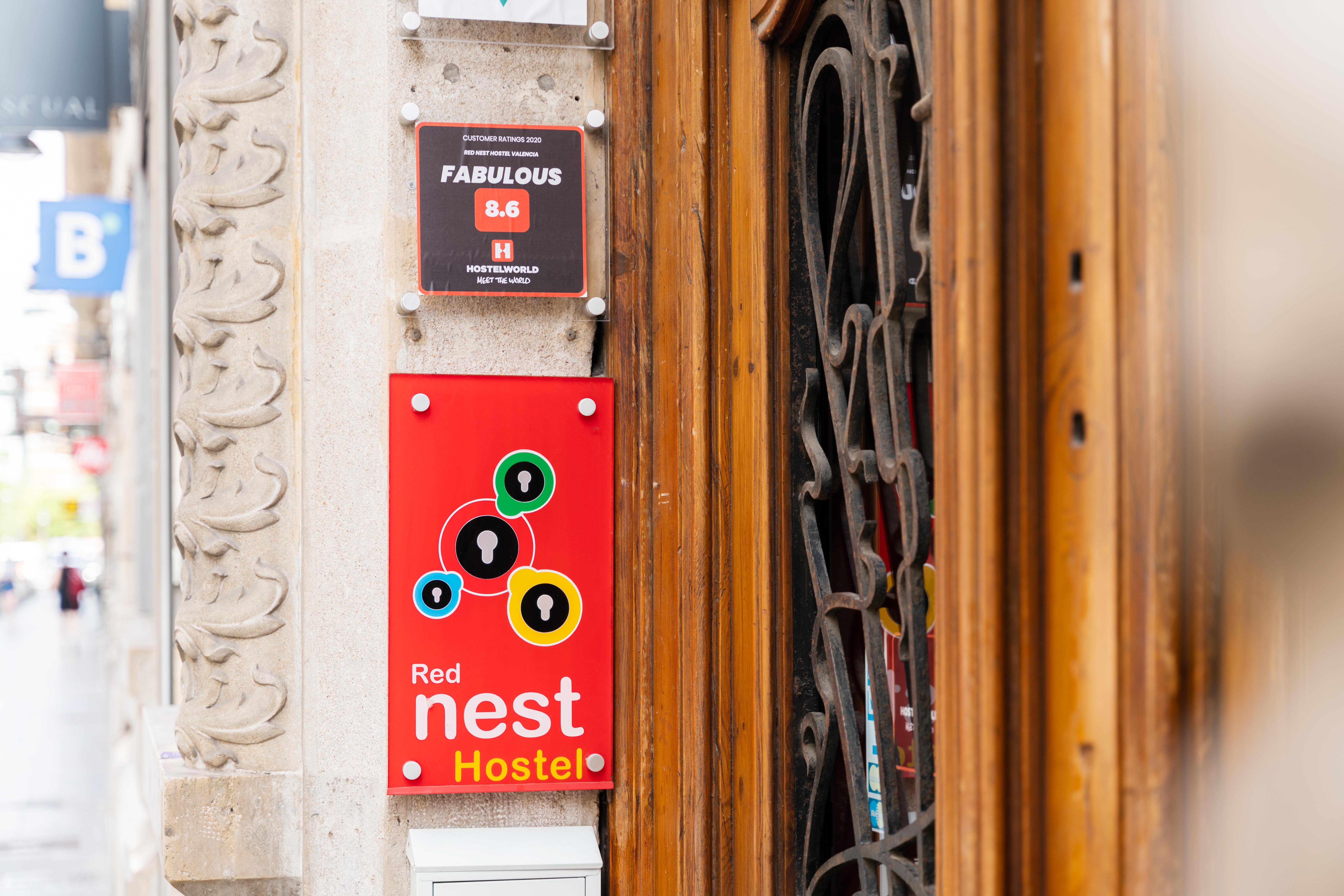 Red Nest Hostel Valencia Exterior photo