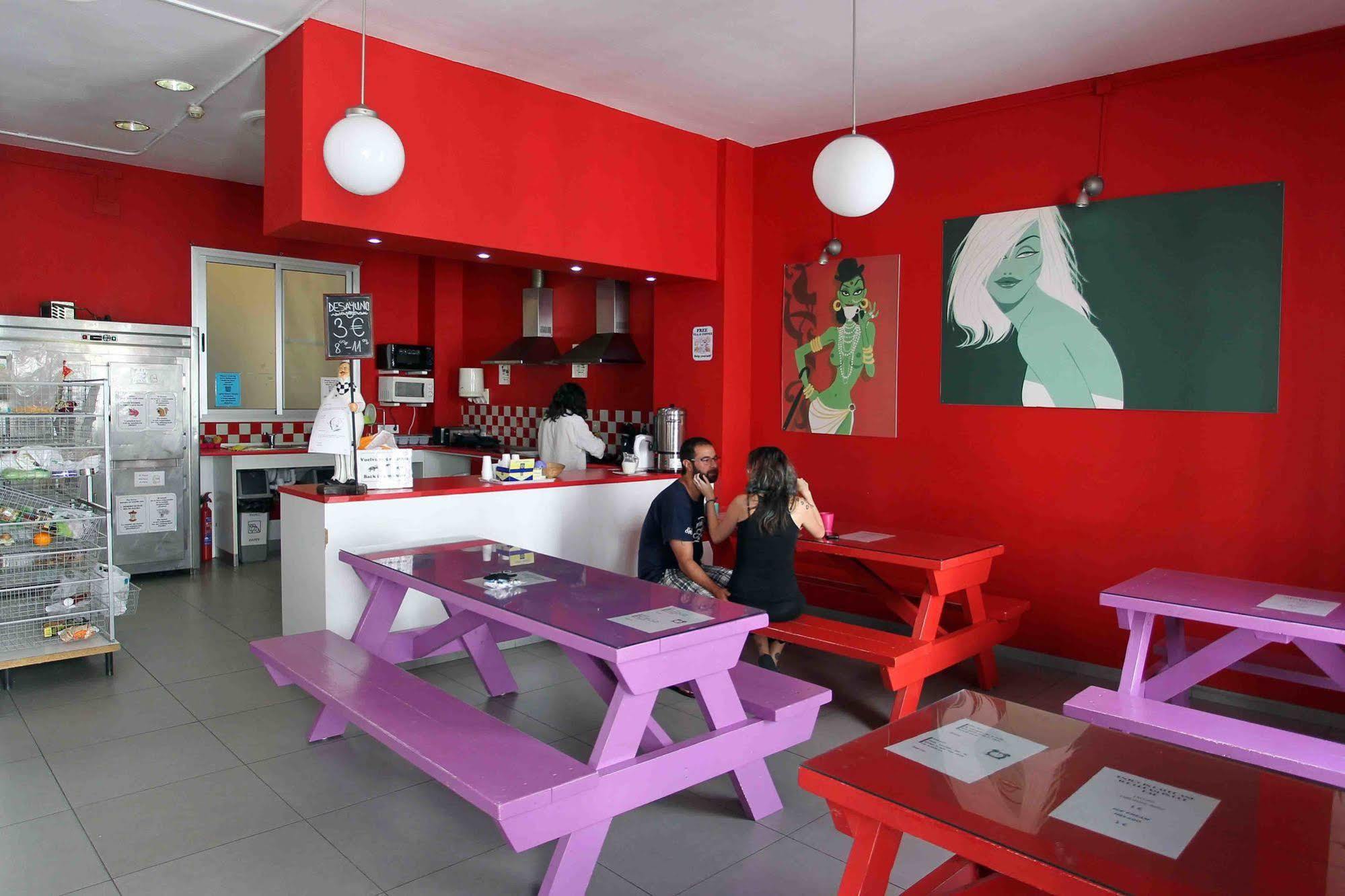 Red Nest Hostel Valencia Exterior photo