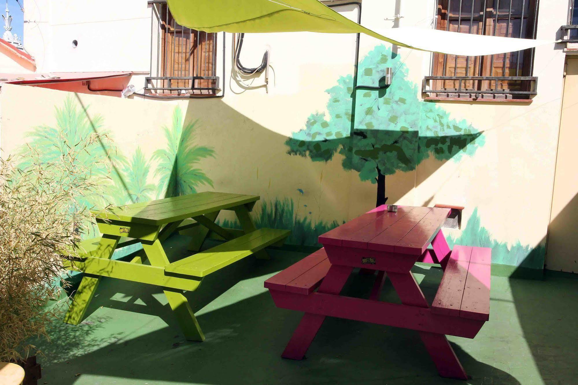 Red Nest Hostel Valencia Exterior photo