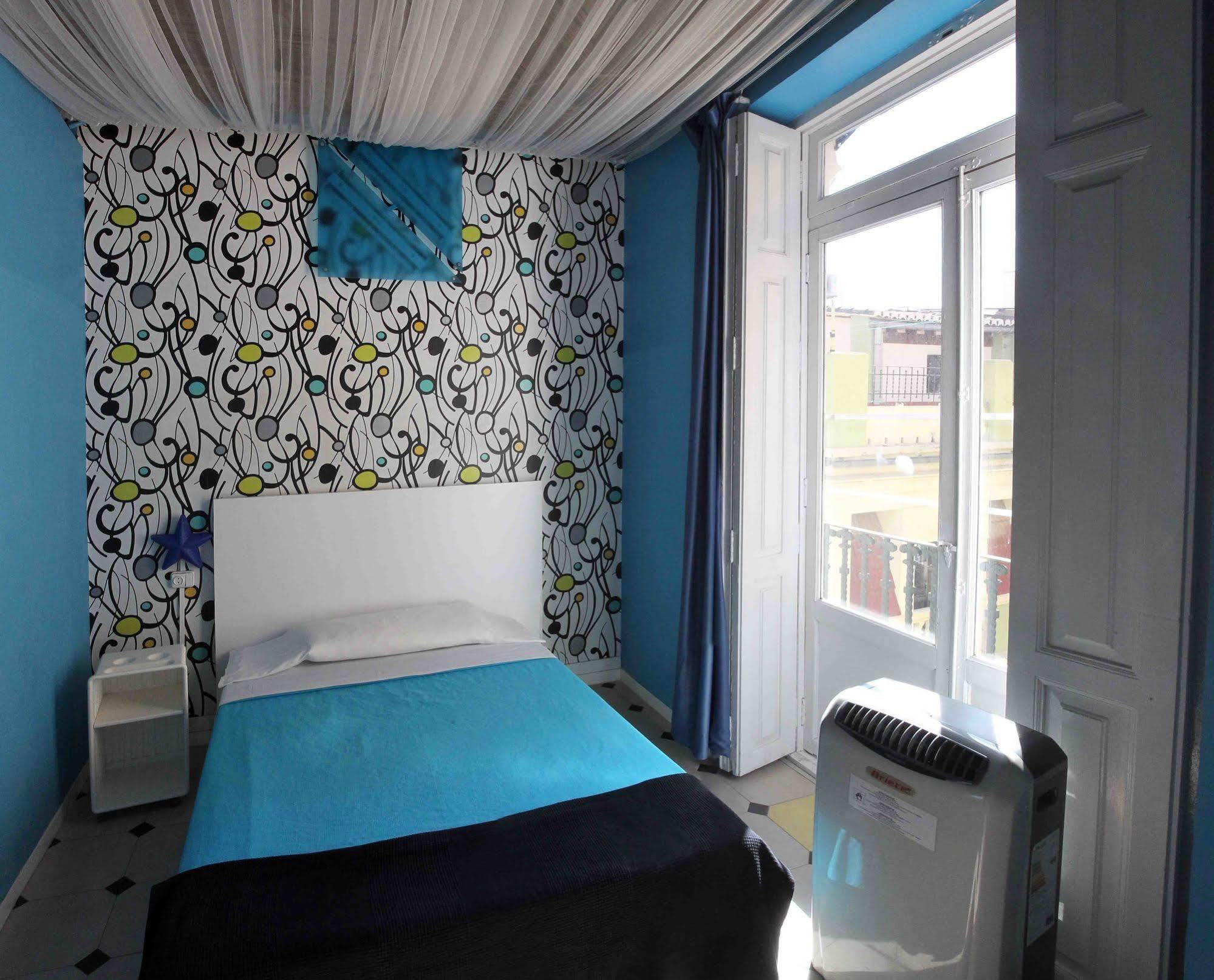 Red Nest Hostel Valencia Exterior photo