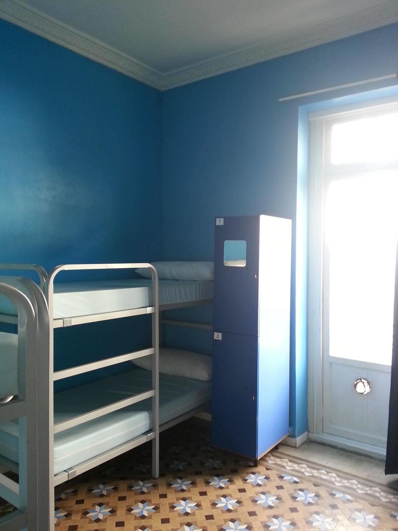Red Nest Hostel Valencia Exterior photo