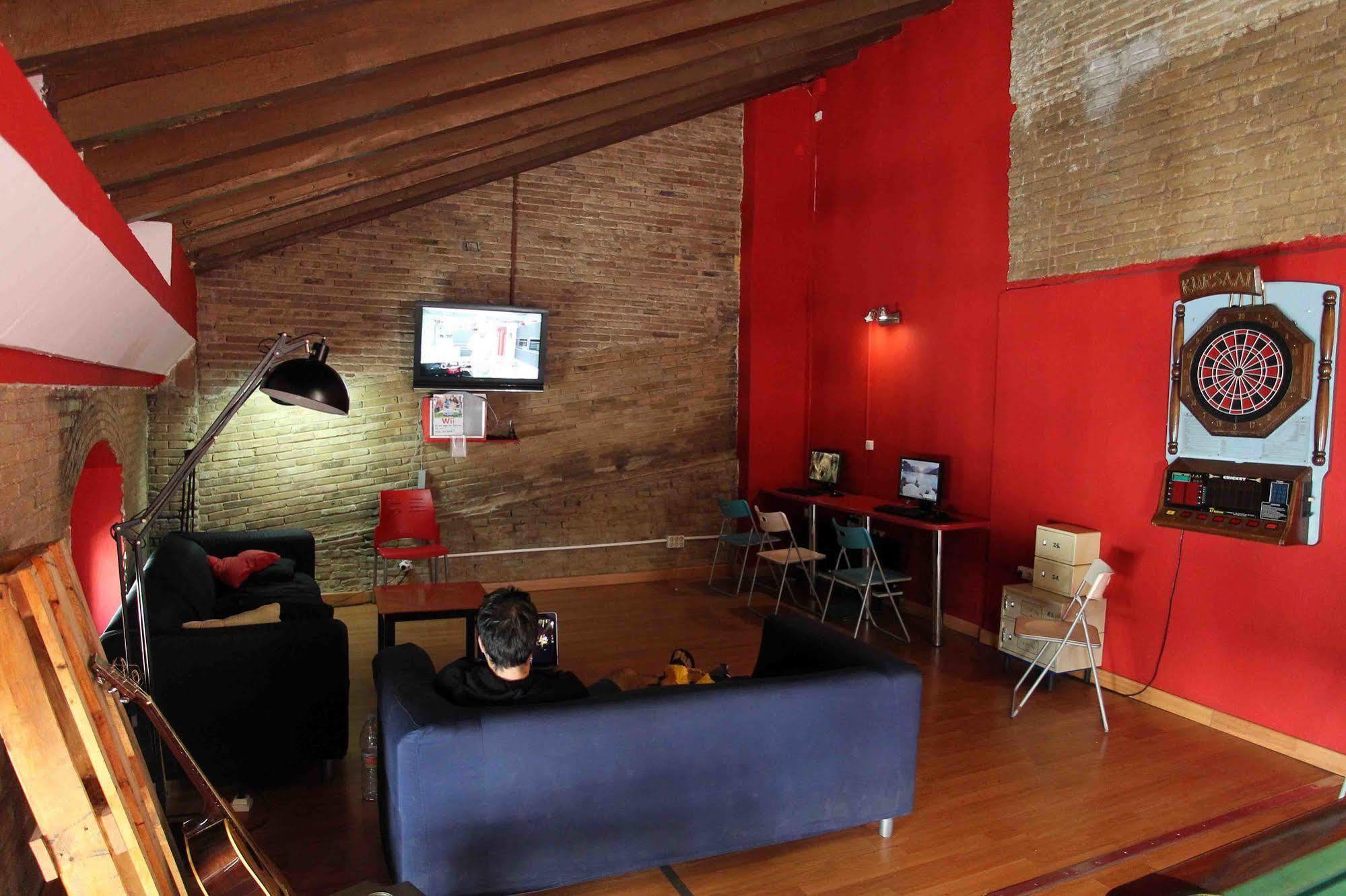 Red Nest Hostel Valencia Exterior photo