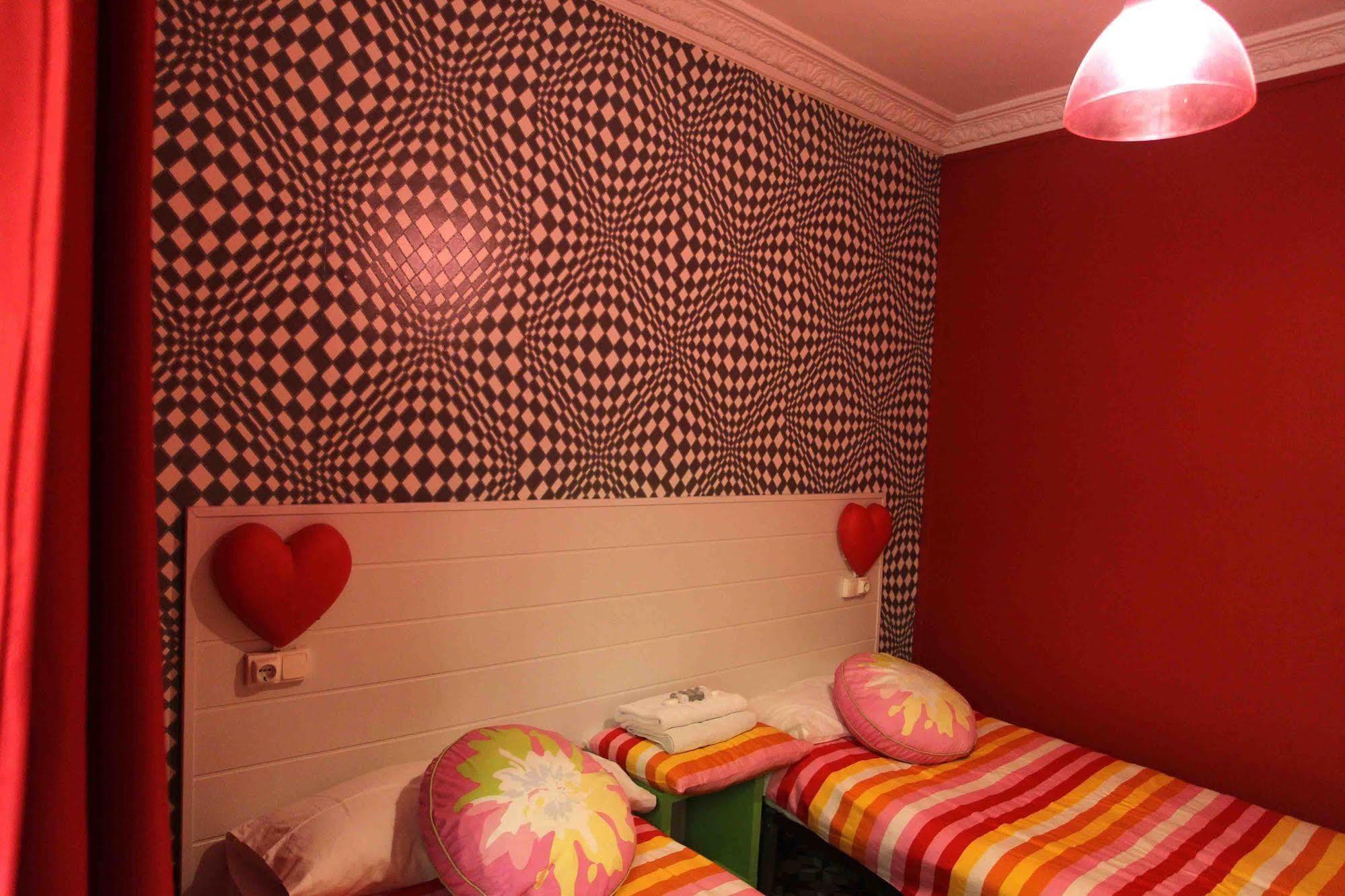 Red Nest Hostel Valencia Exterior photo